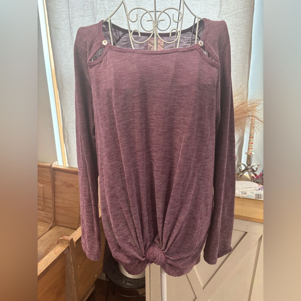 t.la Top Size Medium